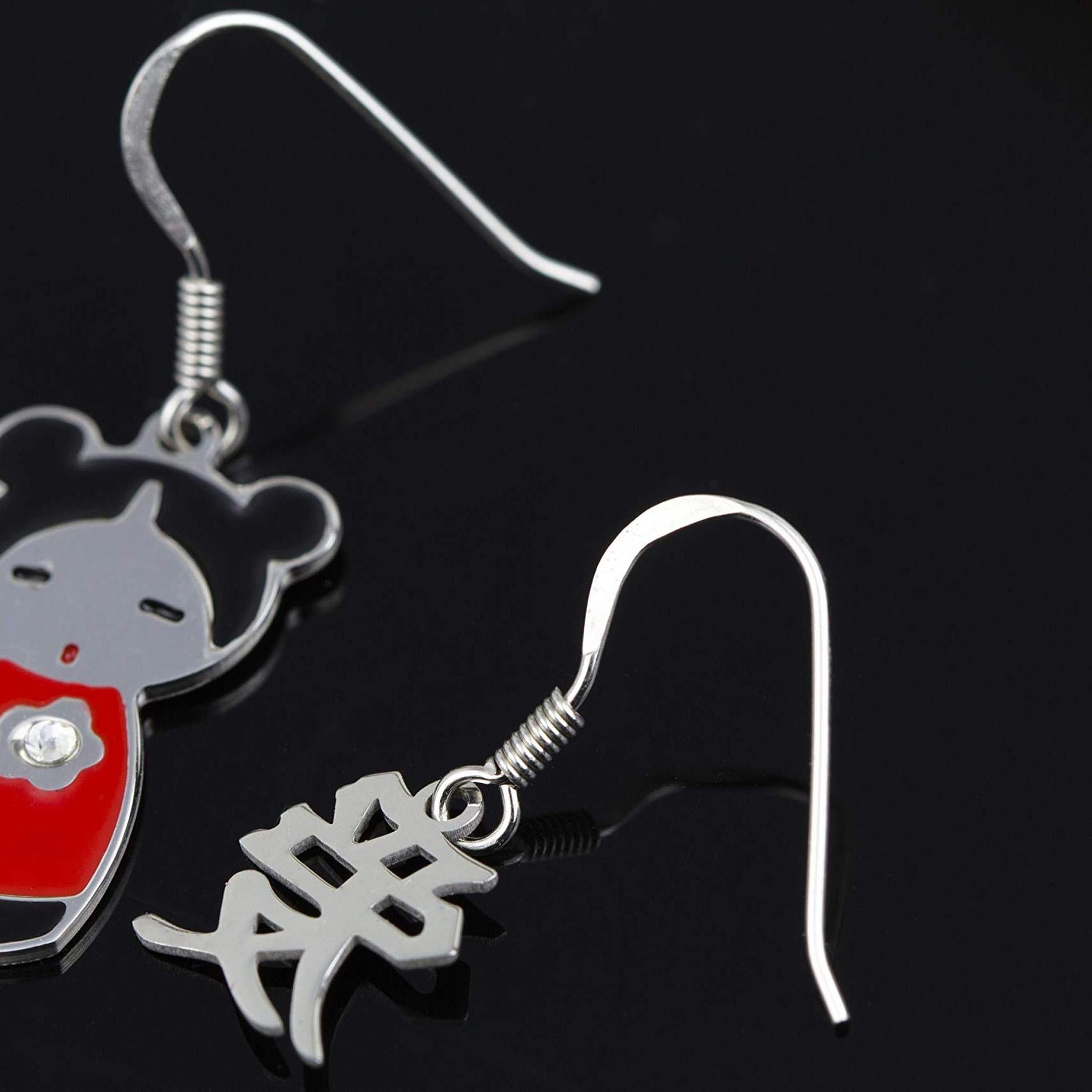 Orecchini Pendenti Bambolina Giapponese con Scritta “Amore” in Argento 925 Rodiato